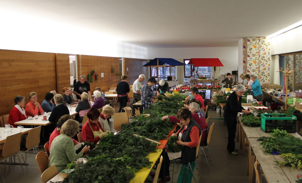 Pfarre Adventkranzbinden 2010 _16__jpg-1290941481