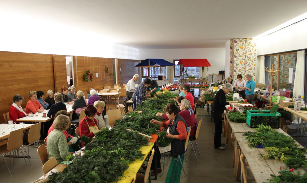 Pfarre Adventkranzbinden 2010 _18__jpg-1290941512