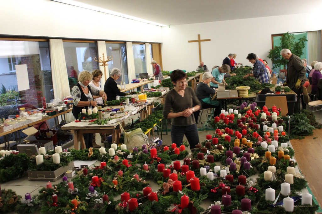 Pfarre Adventkranzbinden 2010 _3__jpg-1290941272