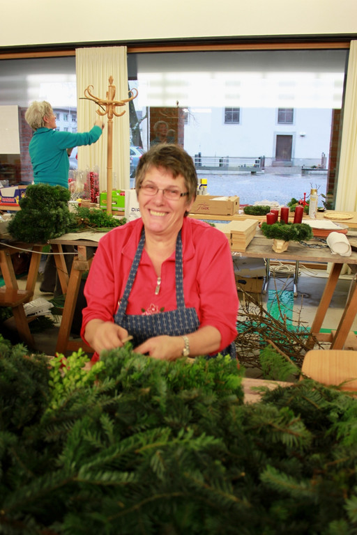 Pfarre Adventkranzbinden 2010 _25__jpg-1290941615