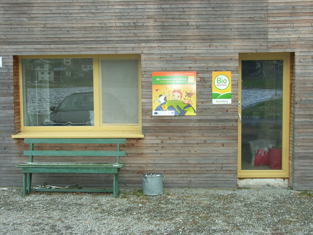 SH106208_JPG-1291027430