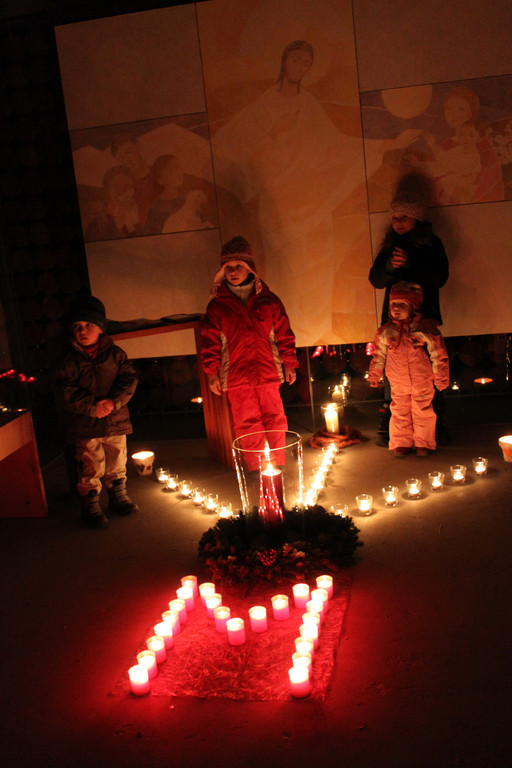 Adventfenster Familienkapelle 08-12-2010 _22__1.jpg
