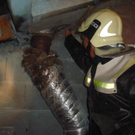 Brand im Dachbereich eines Mehrfamilienhauses