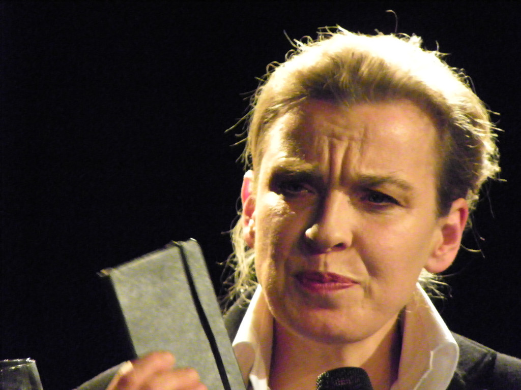 108_2367_jpg-1292194642