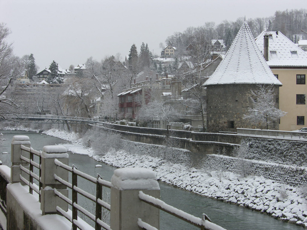 SH107012_JPG-1292658825