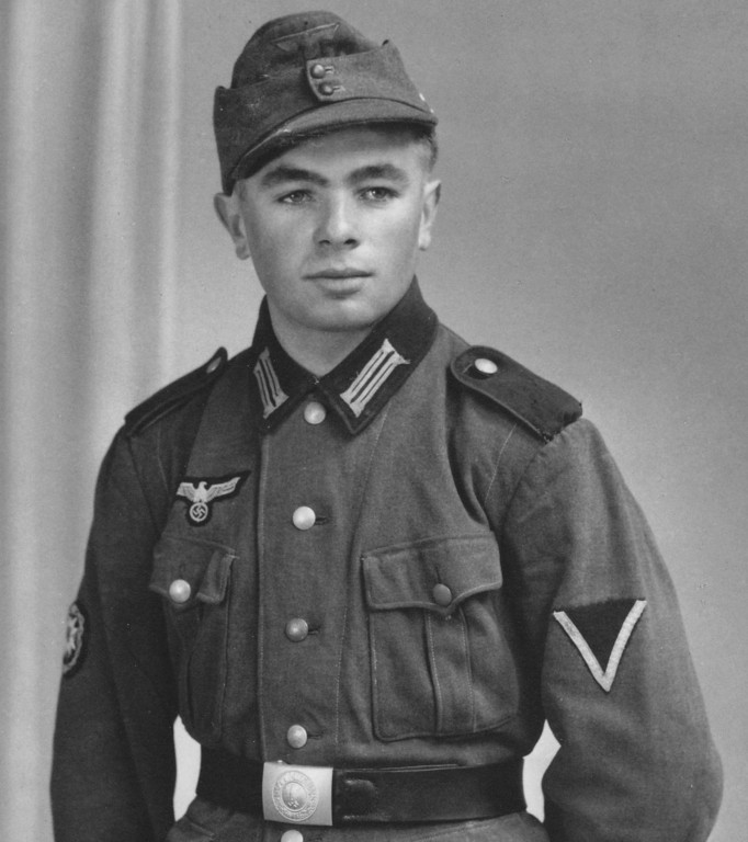 King Lorenz Uniform quer.jpg