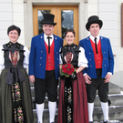 Carina Keßler und Florian Wittwer mit ihren Trauzeugen Petra Wachter und Matthias Zenz