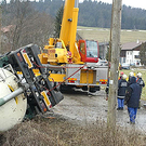 8_  Lkw- Lenker erleidet Herzinfarkt Sattelzug landet in Bach M__rz _AN_.jpg