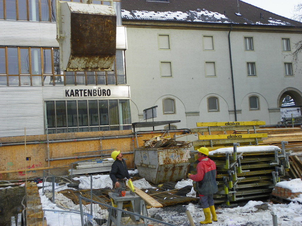 108_4075_jpg-1293799497