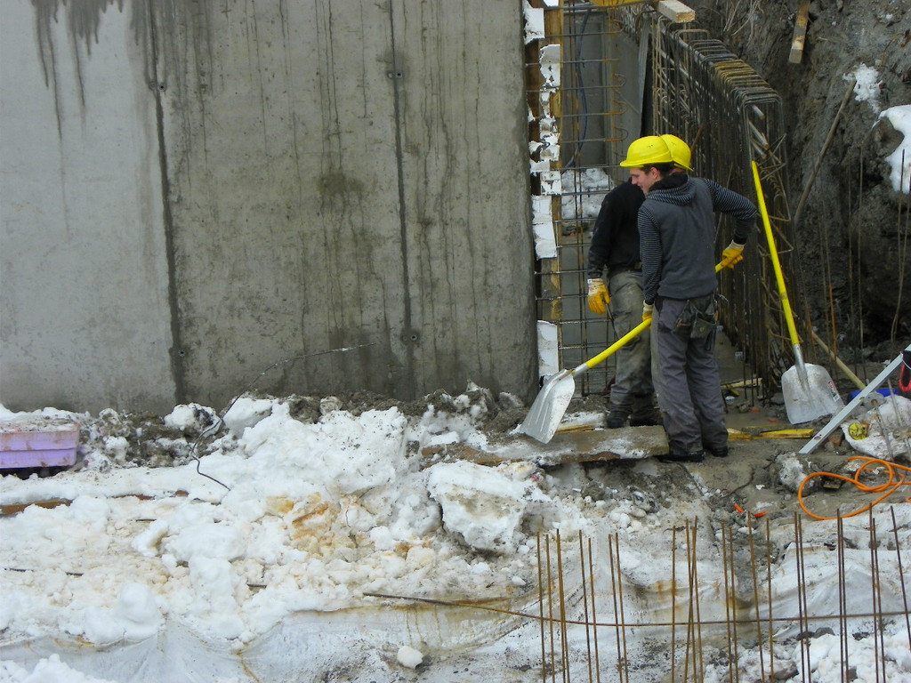 108_4077_jpg-1293799520