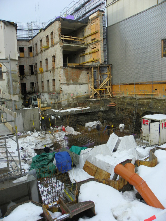 108_4087_jpg-1293799566