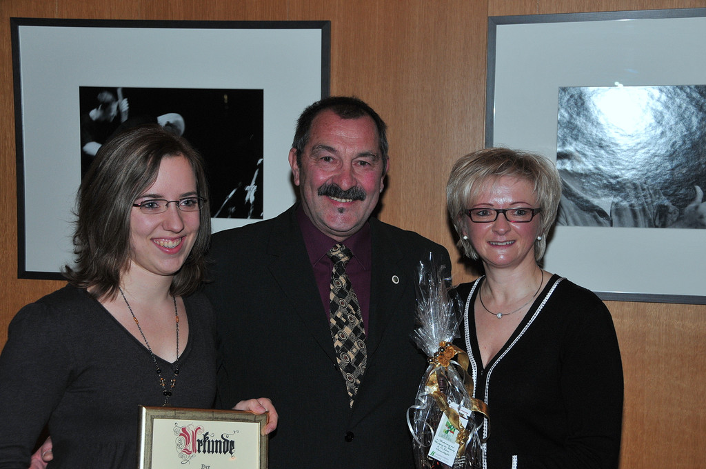 Ehrenobmann Sigi_ Obfrau Gudrun_ -stellvertreterin Christina.JPG