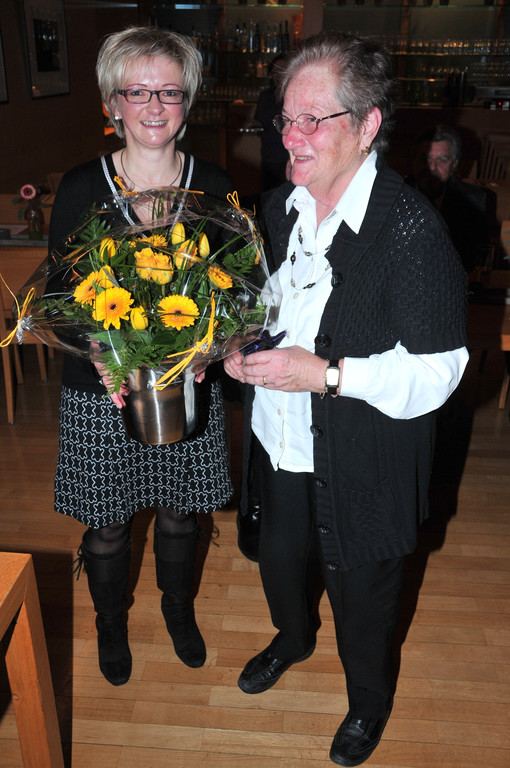 Obfrau Gudrun und Jubilarin Anni.JPG