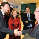 DiTech GF Aleksandra und Damian Izdebski begruessen BGM Wolfgang Ruemmele.JPG