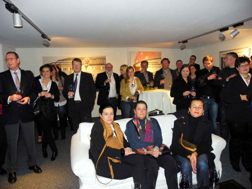 108_7043_jpg-1295137396