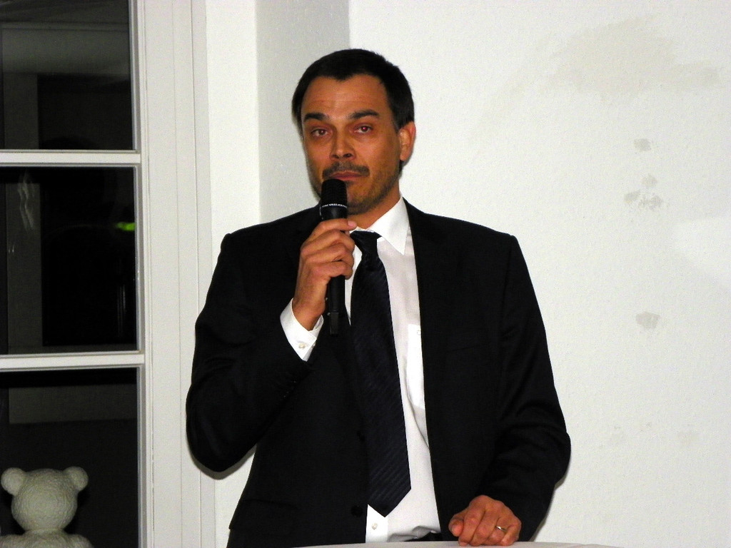 108_7044_jpg-1295137406