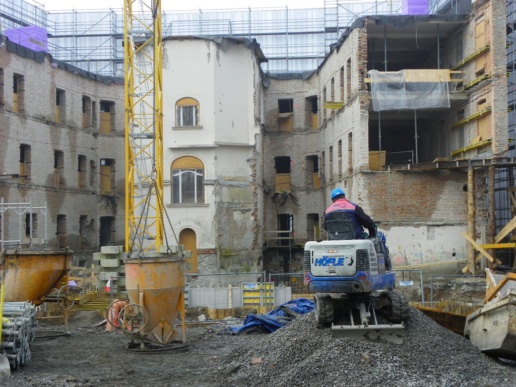 108_7686_jpg-1295736775