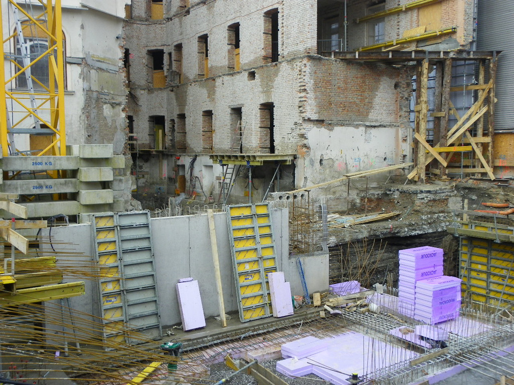 108_7698_jpg-1295736821