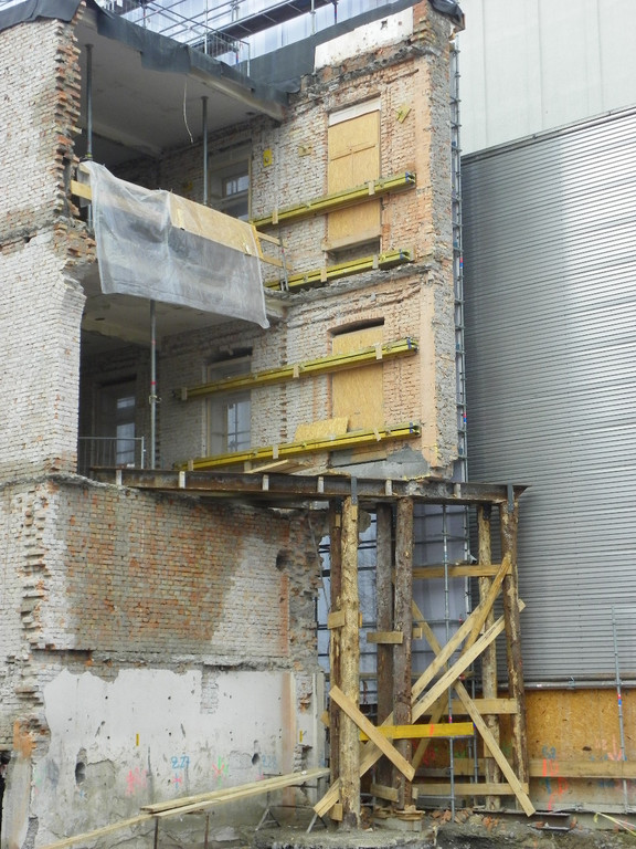 108_7699_jpg-1295736828