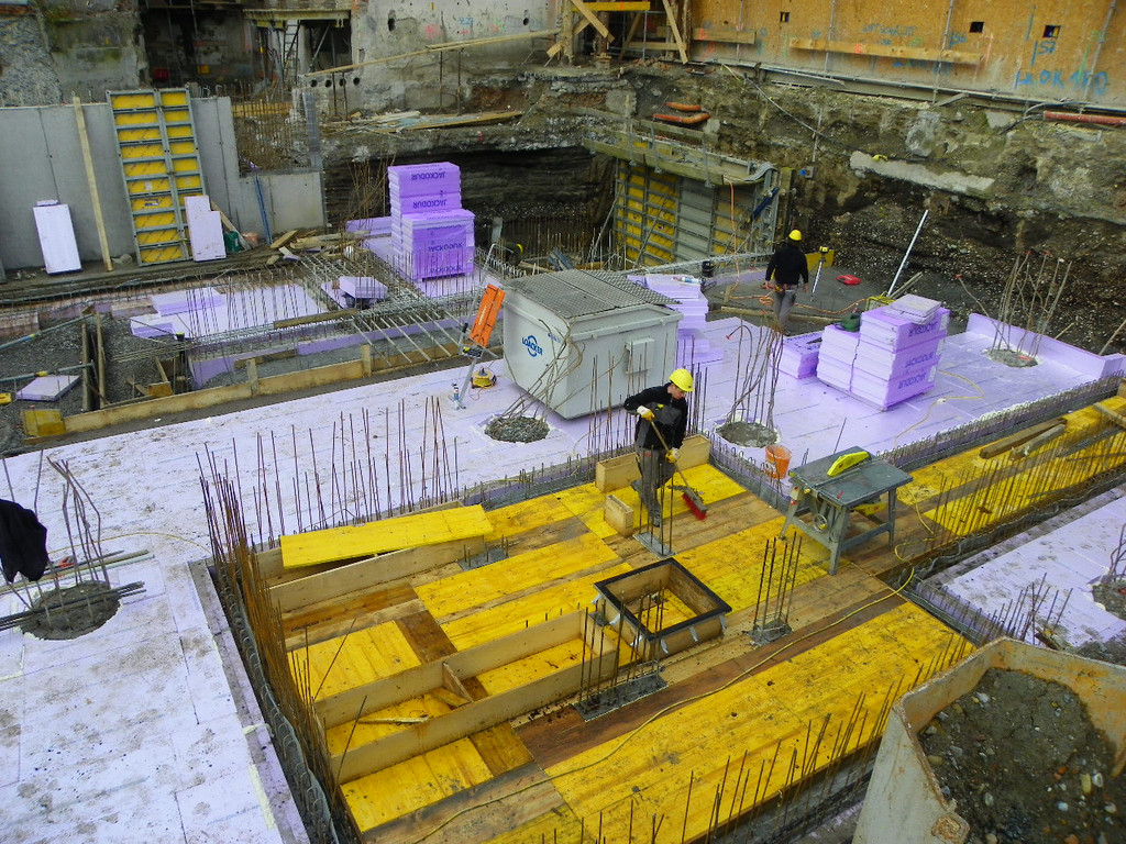 108_7702_jpg-1295736845