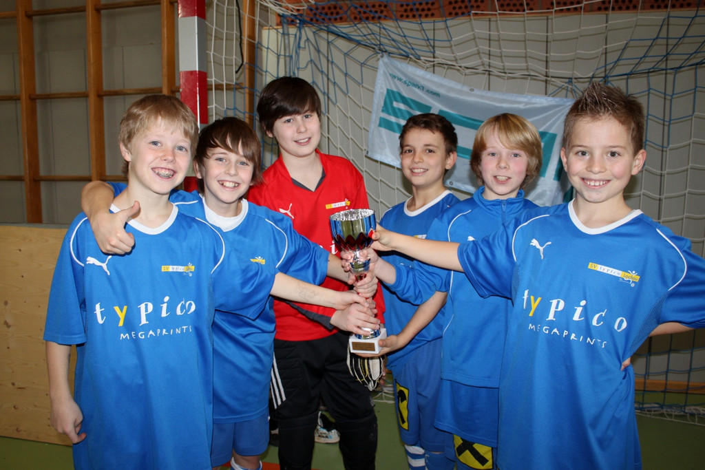 Fussball U 12 Turnier Halle 22-01-2010 _1__jpg-1295794632