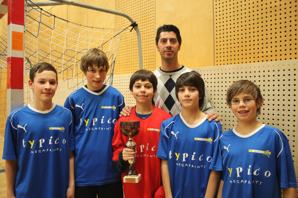 Fussball U 13 Turnier Halle 22-01-2011 _1__jpg-1295794893