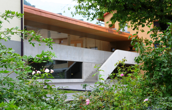 Turnsaal neu _24__JPG-1296052870