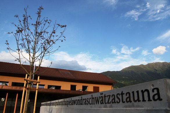 Turnsaal neu _64__jpg-1296053022