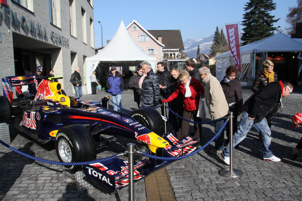 S_Vettel  2011 003_jpg-1296229266