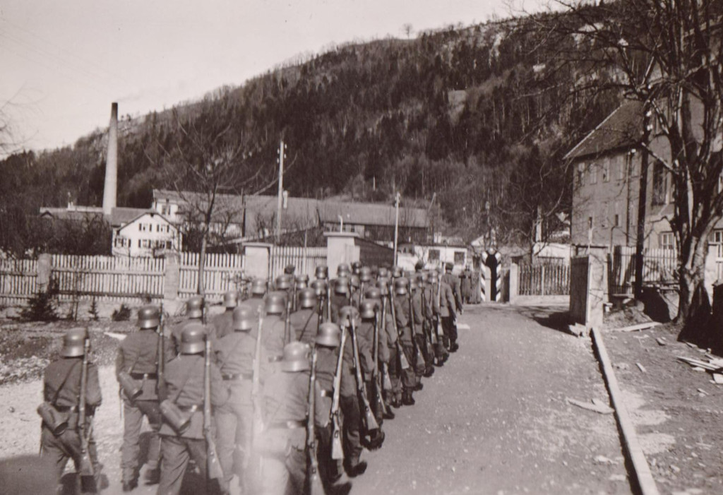 Kf Abt 18 Bregenz Krieg 3  Abmarsch Lochau_jpg-1296299338