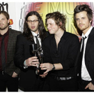 Dafür glauben viele, dass die frisch Vermählten zum ersten Mal zu "Sex On Fire" von den Kings of Leon zu tanzen.