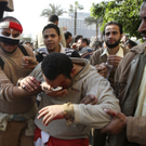 Ägypten: Mubarak-Anhänger mit Kamelen gegen Demonstranten 