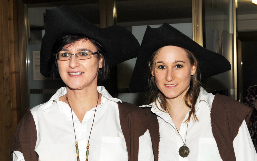 SCF-Ball 05-02-2011 56_jpg-1296987669