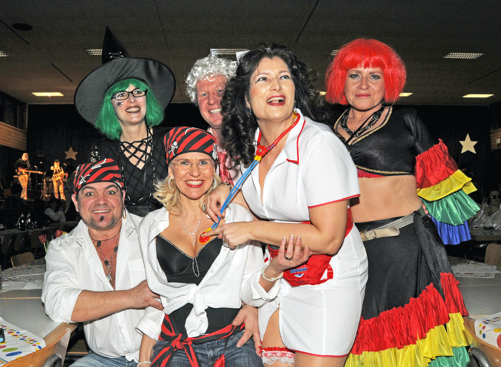 SCF-Ball 05-02-2011 72_jpg-1296987781