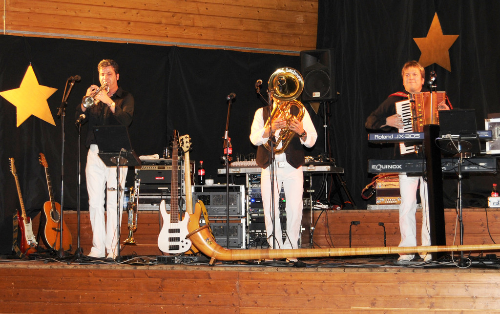 SCF-Ball 05-02-2011 86_jpg-1296987847
