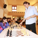 Simultanschach_Aydan und Milan Novkivic_jpg-1297014467