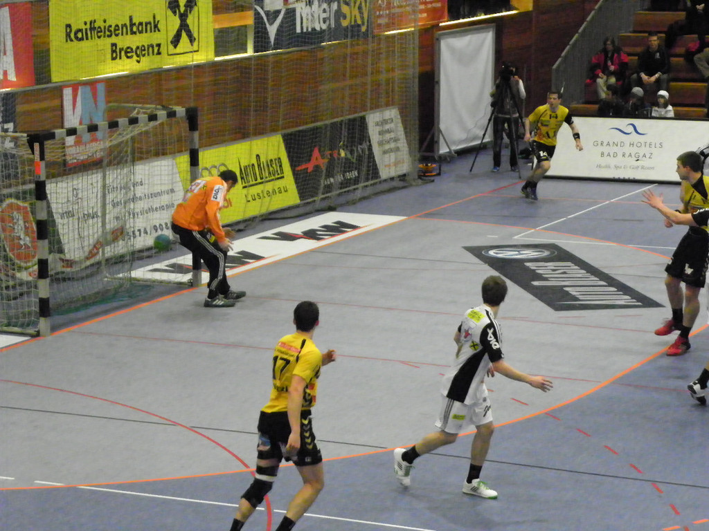 109_0765_jpg-1297209132