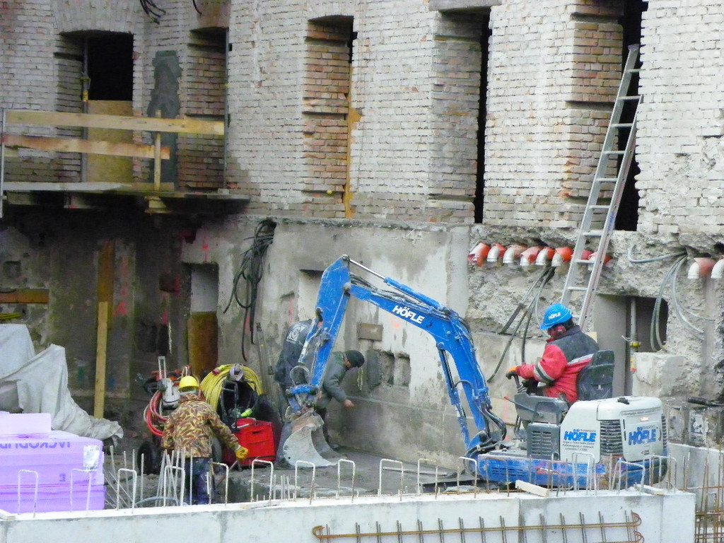 109_0163_jpg-1297210974