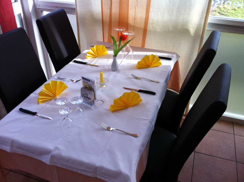 5-Tisch-Wintergarten_JPG-1297357883