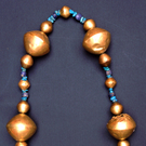 1000 Jahre INKAgold_Kette-Gold_Sodalith_Chrysokoll__c_ EMS Exhibits.jpg
