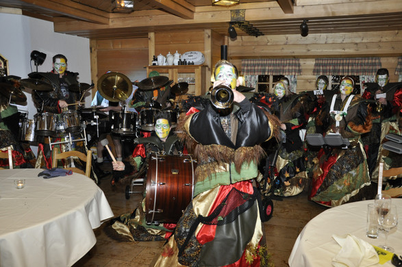 aur16_JPG-1297493033