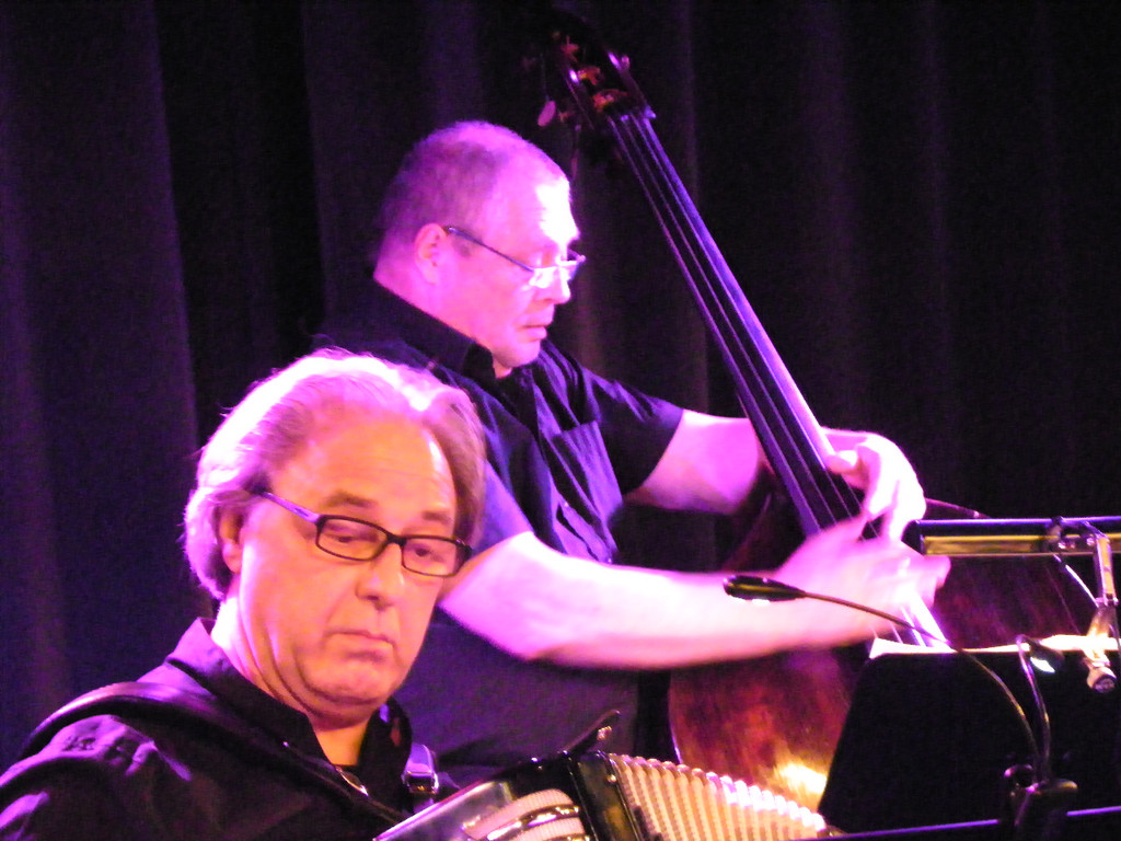 109_0205_jpg-1297638707