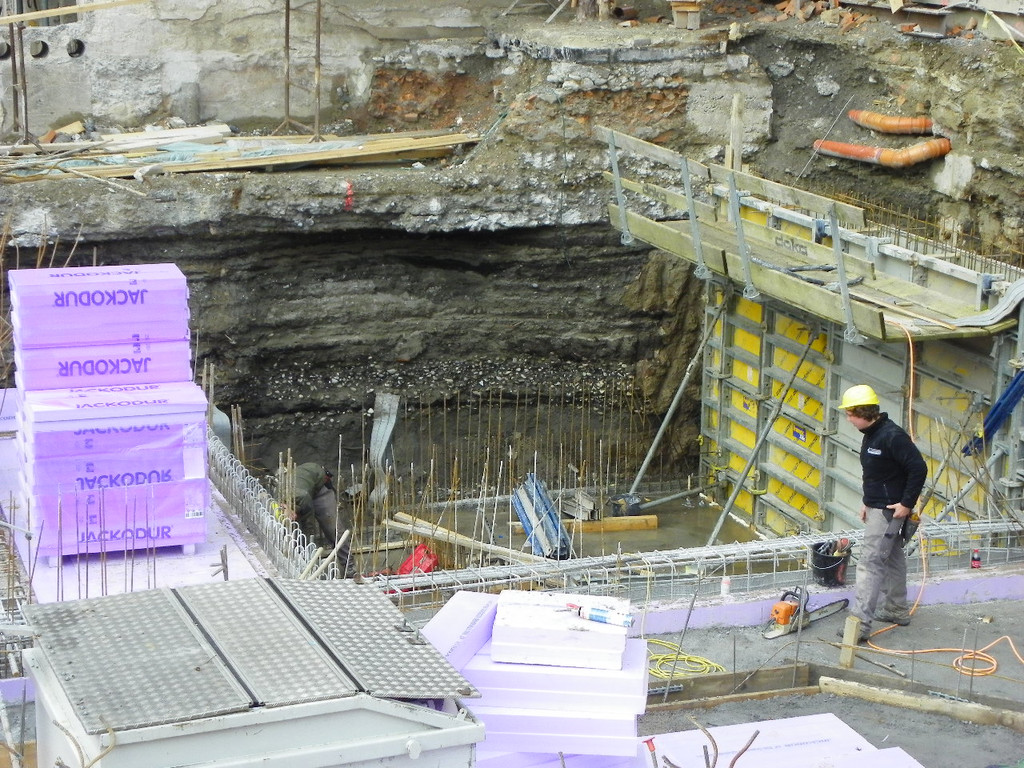 108_7704_jpg-1297704365