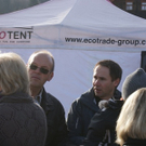 Besucher beim Markt 6.JPG