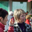 Besucher beim Markt.JPG
