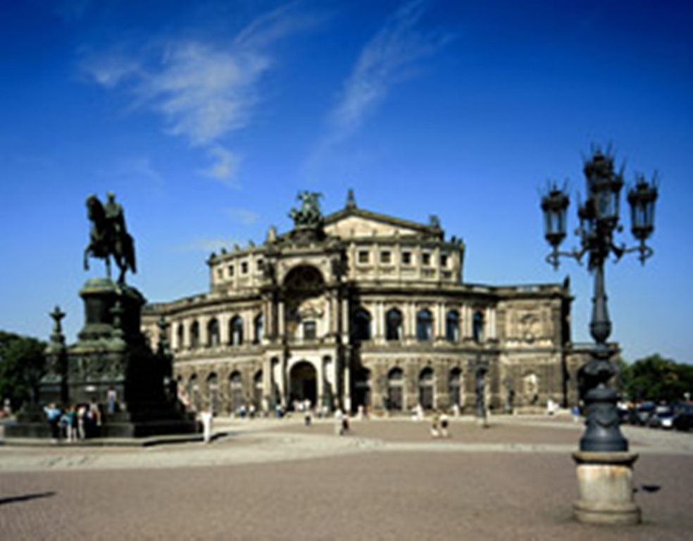 11_03_dresden_semperoper_jpg-1297857390