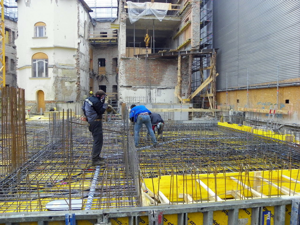 109_3838_jpg-1298105578