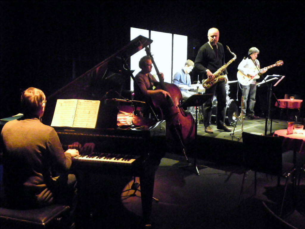 107_9425_jpg-1298323045