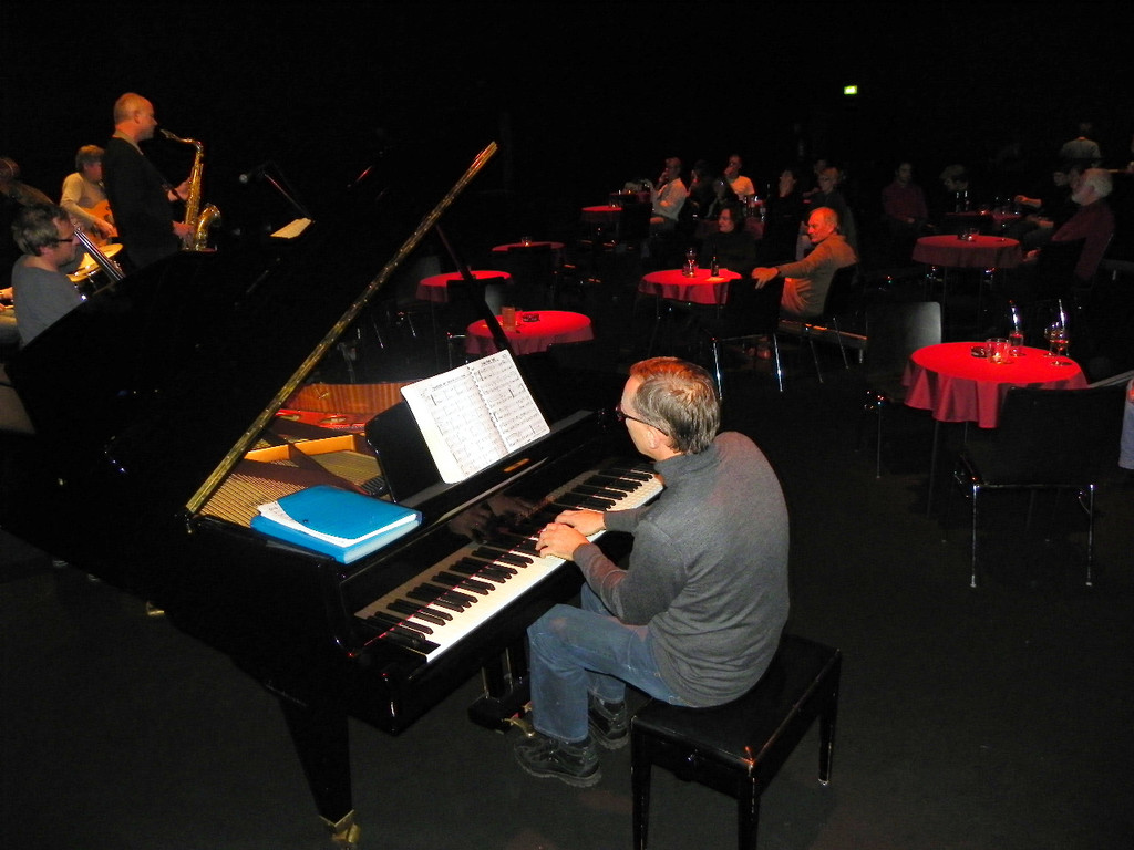 107_9431_jpg-1298323059