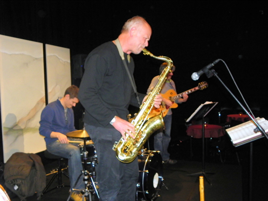 107_9436_jpg-1298323067